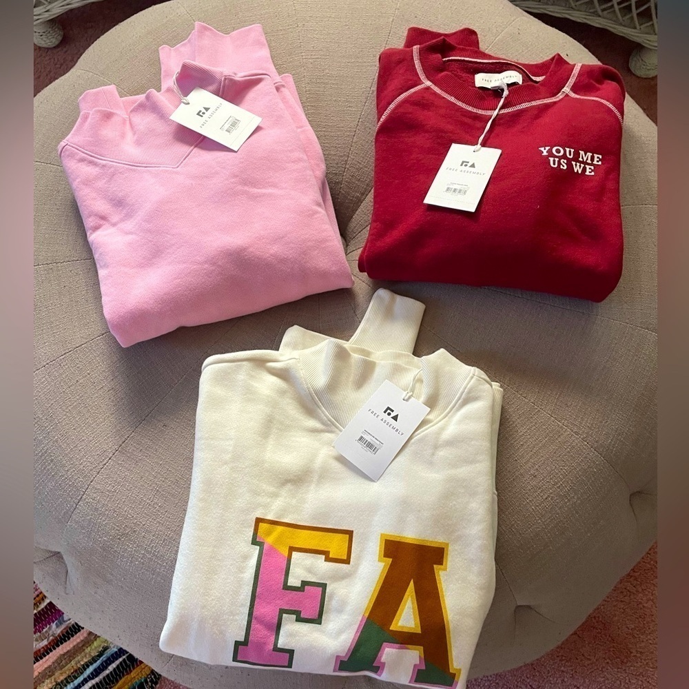 NEW-XL Girls-3 FREE ASSEMBLY 
crewneck Sweatshirts
3 Different logo long Sleeve